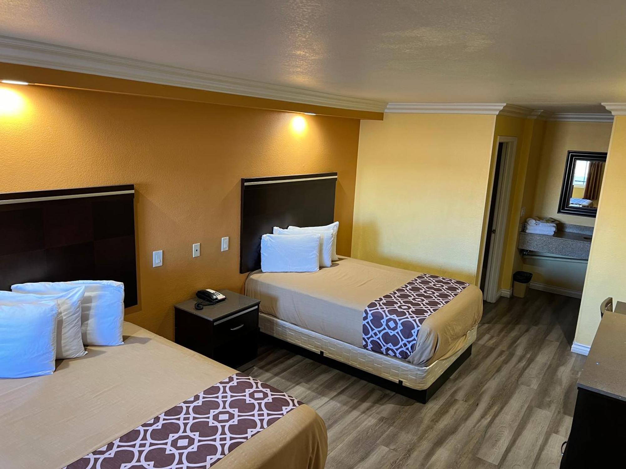 Industry Inn & Suites La Puente Ngoại thất bức ảnh