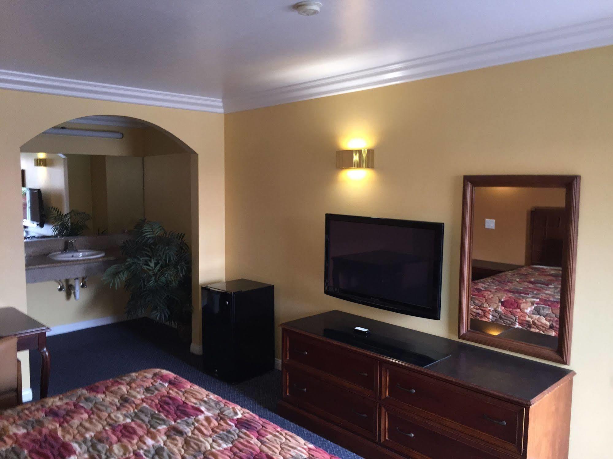 Industry Inn & Suites La Puente Ngoại thất bức ảnh