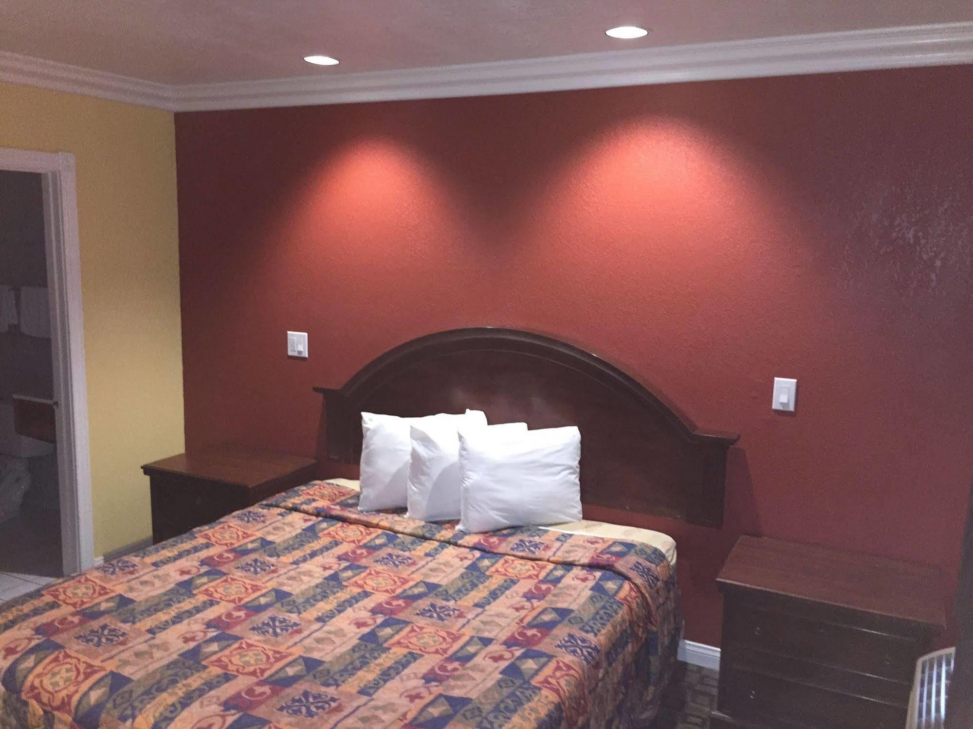 Industry Inn & Suites La Puente Ngoại thất bức ảnh